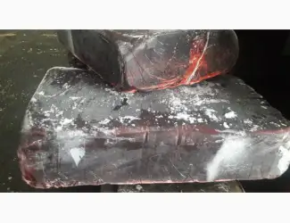 Зображення для оголошення Кровь говяжья замороженная в полиблоке
