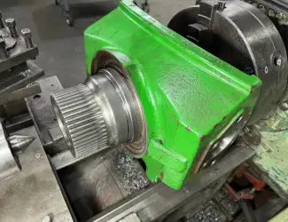 Зображення для оголошення Кулаки поворотні трактора John Deere R135865 Відновлення