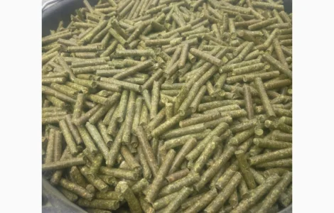 Гранулированная люцерна, люцерна в пеллетах, гранулированный корм, кормовая гранула