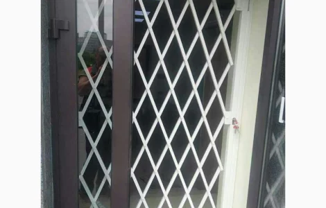 Розсувні решітки Ромб Prof для захисту магазинів