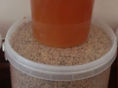 Продается мед, перга и прополис в упаковке по 1 литру