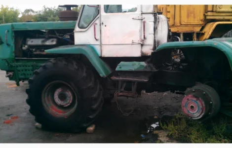 Капот Т-150, Кировец