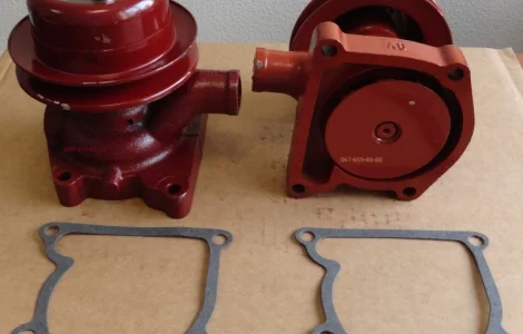 49010651/69010652 Насос водяной (помпа) на погрузчик UN053, UNC060 на двигатель Zetor