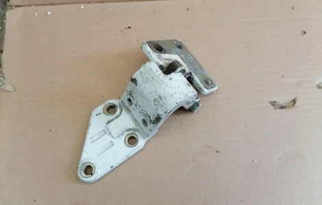 500301541 Петля двери Iveco Stralis