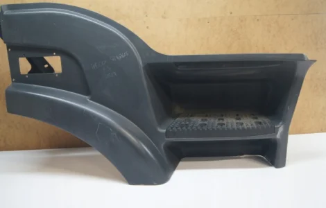 504103307 Крыло верхнее с подножкой правое Iveco Stralis