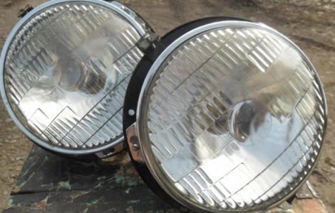 Пара оригинальных фар на ВОЛГУ ГАЗ 21