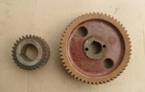 Новый оригинальный комплект шестерен двигателя победа, волга, уаз