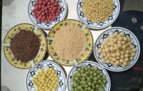 Сухі сніданки кукурудзяні кульки рисові з какао і без