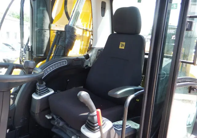 Колесный экскаватор JCB JC 200 W - фото № 8