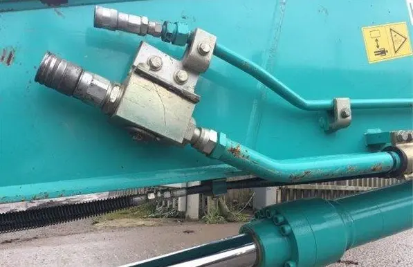 Гусеничный экскаватор Kobelco SK210LC - фото № 9