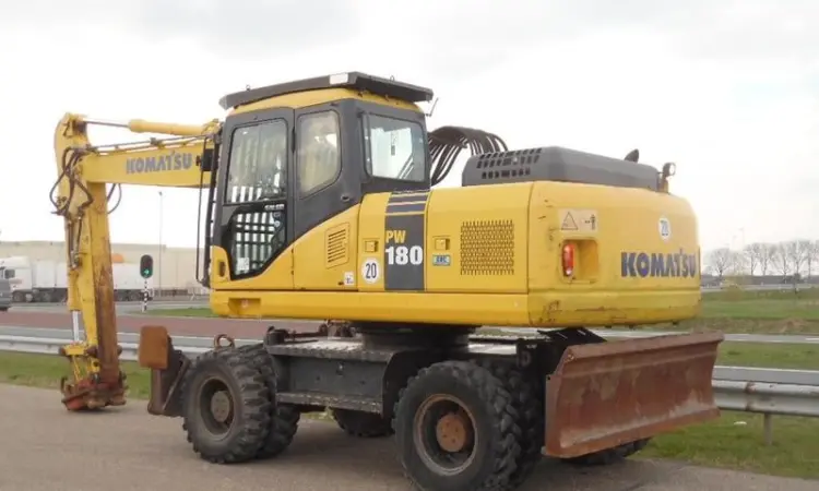 Колесный экскаватор Komatsu PW180-7EO - фото № 1