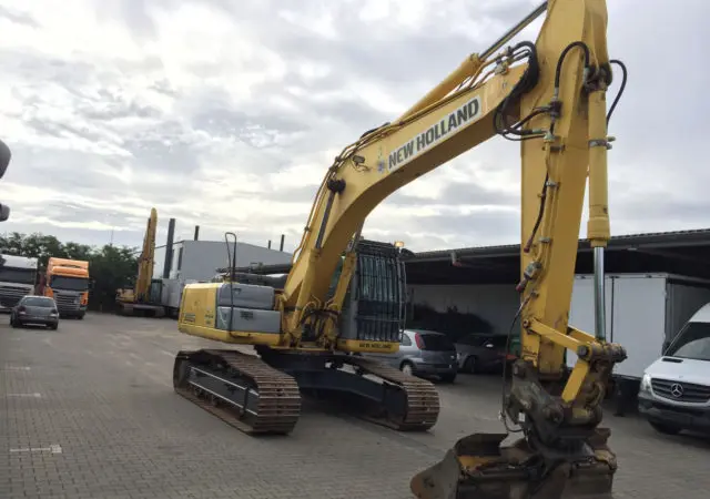 Гусеничный экскаватор New Holland E265B - фото № 2