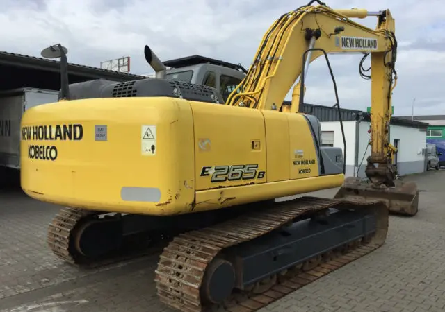 Гусеничный экскаватор New Holland E265B - фото № 3