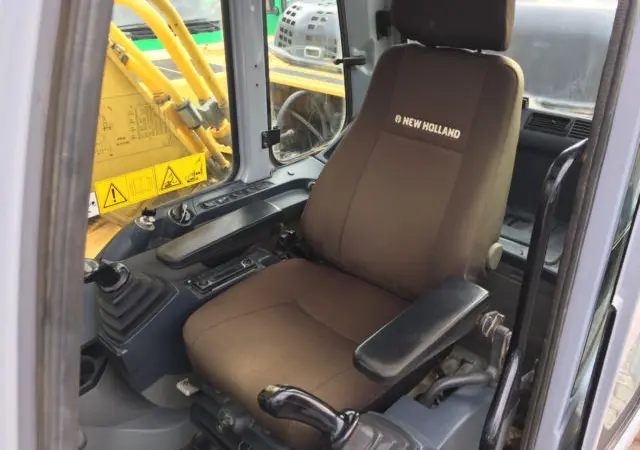 Гусеничный экскаватор New Holland E265B - фото № 9