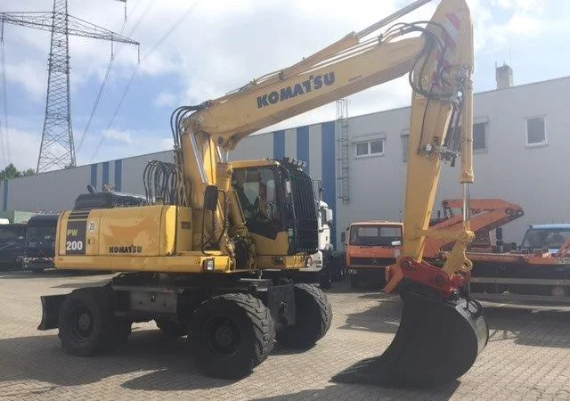 Колесный экскаватор Komatsu PW200 - фото № 1