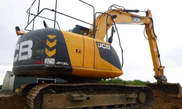 Гусеничный экскаватор JCB JS130LC - фото № 1