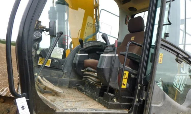 Гусеничный экскаватор JCB JS130LC - фото № 10