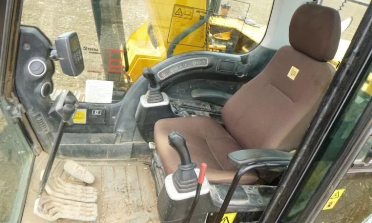 Гусеничный экскаватор JCB JS130LC - фото № 8