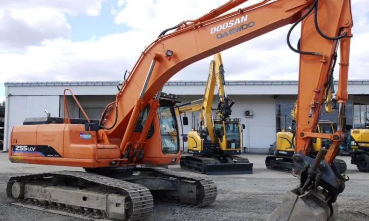 Гусеничные экскаватор Doosan Solar 255LC V - фото № 1