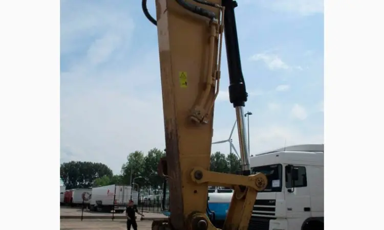Гусеничный экскаватор Caterpillar 320 DL - фото № 12