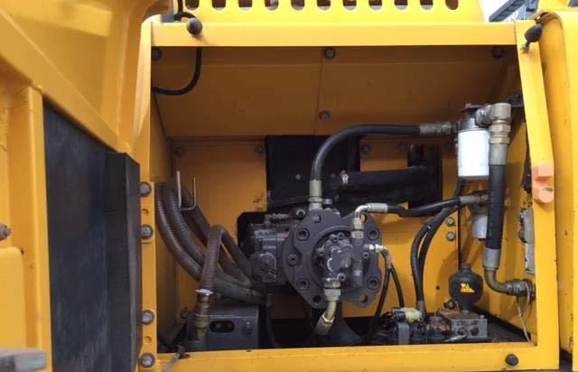 Гусеничный экскаватор Volvo EC240BLR - фото № 12