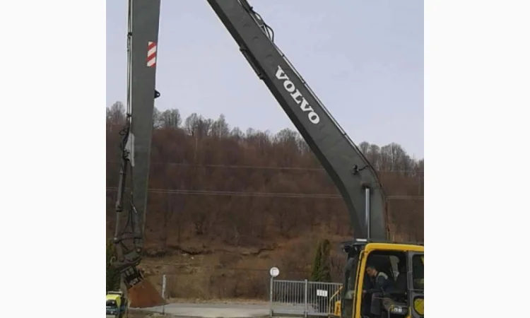 Гусеничный экскаватор Volvo EC240BLR - фото № 15