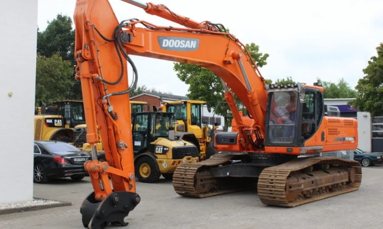 Спецтехника. Гусеничный экскаватор Doosan DX 380 LC-3 - фото № 1