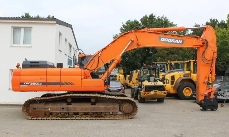 Спецтехника. Гусеничный экскаватор Doosan DX 380 LC-3 - фото № 3