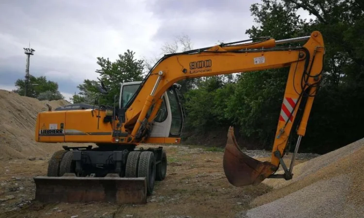Колесный экскаватор Liebherr A 900 C 2006 года - фото № 1