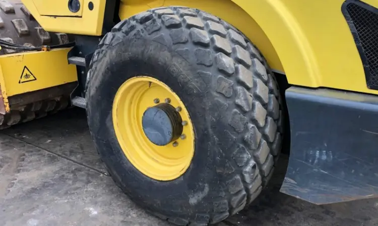 Дорожный каток Bomag BW 213-D4 - фото № 3