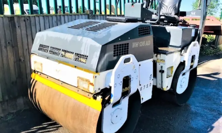 Дорожный каток б/у. Комбинированный каток Bomag BW 135 AD - фото № 2