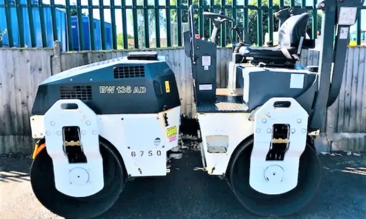 Дорожный каток б/у. Комбинированный каток Bomag BW 135 AD - фото № 3