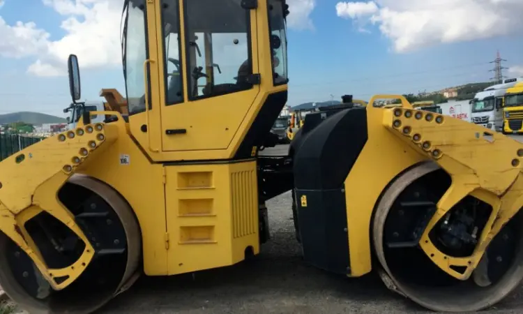 Тандемный каток Bomag BW 202 AD-4 - фото № 12
