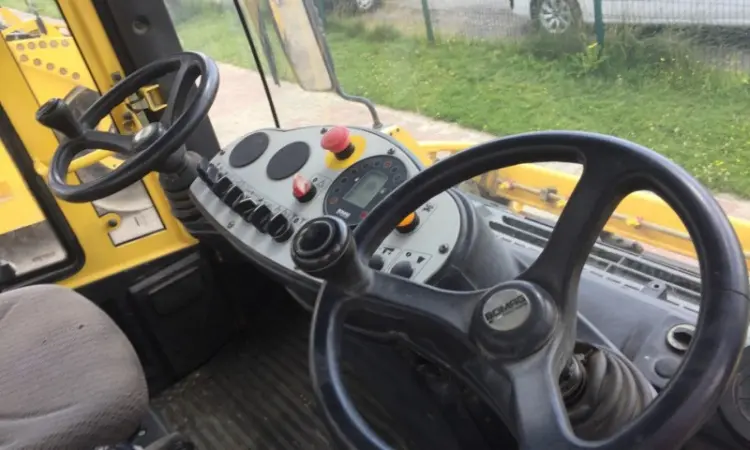 Тандемный каток Bomag BW 202 AD-4 - фото № 13