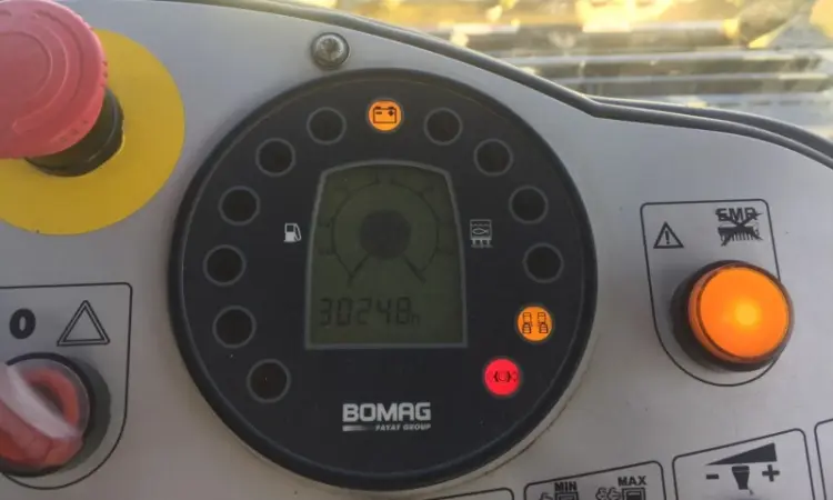 Тандемный каток Bomag BW 202 AD-4 - фото № 2