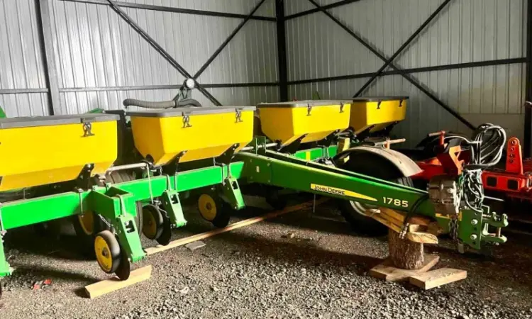 Сівалка точного висіву пневматична John Deere 1785 - фото № 1