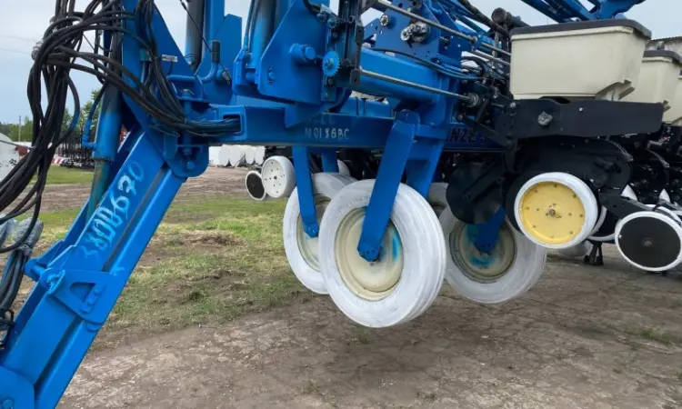 Сівалка точного висіву пневматична KINZE 3700 Precision Planting 24р - фото № 12