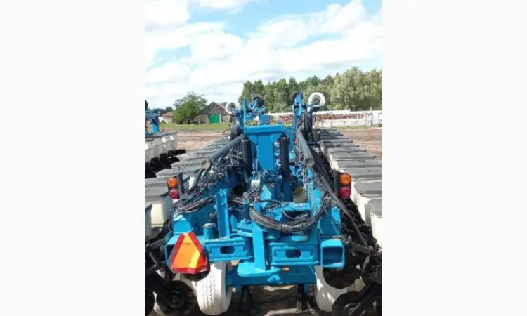 Сівалка точного висіву пневматична KINZE 3700 Precision Planting 24р - фото № 11