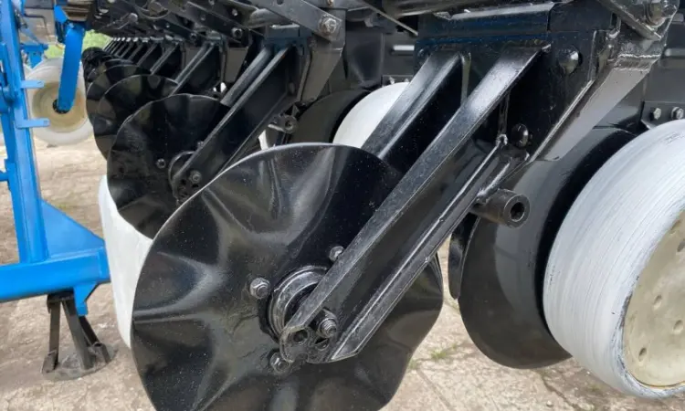 Сівалка точного висіву пневматична KINZE 3700 Precision Planting 24р - фото № 15