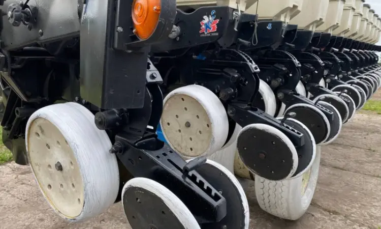 Сівалка точного висіву пневматична KINZE 3700 Precision Planting 24р - фото № 13