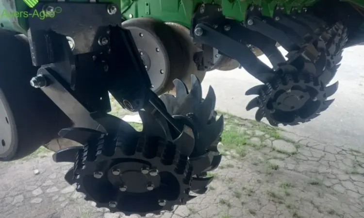 Очиститель рядка на сеялку John Deere 1745 - фото № 2
