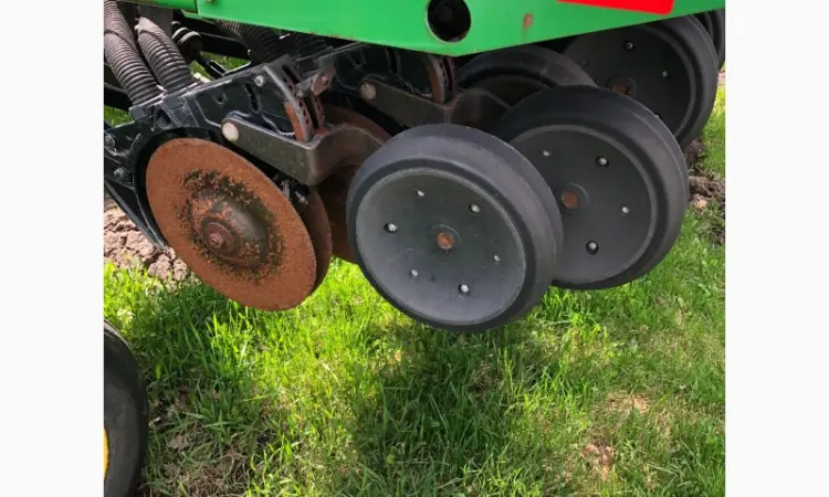 Сеялка John Deere 455 9 метров - фото № 9