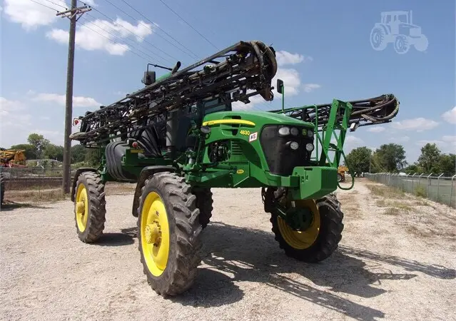 Самоходный опрыскиватель John Deere 4830 - фото № 1