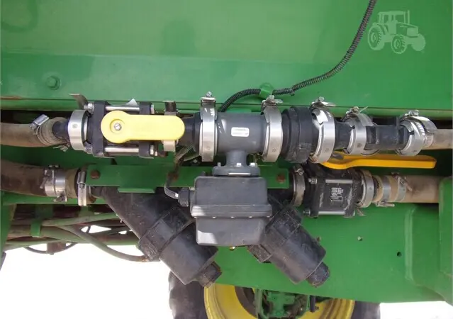 Самоходный опрыскиватель John Deere 4830 - фото № 18