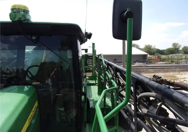 Самоходный опрыскиватель John Deere 4830 - фото № 15