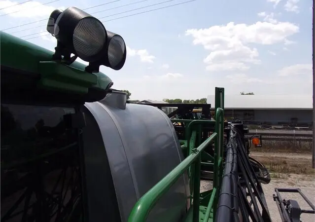 Самоходный опрыскиватель John Deere 4830 - фото № 14