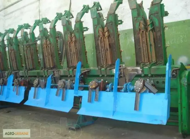 Установка измельчителей на кукурузные жатки John Deere - фото № 1