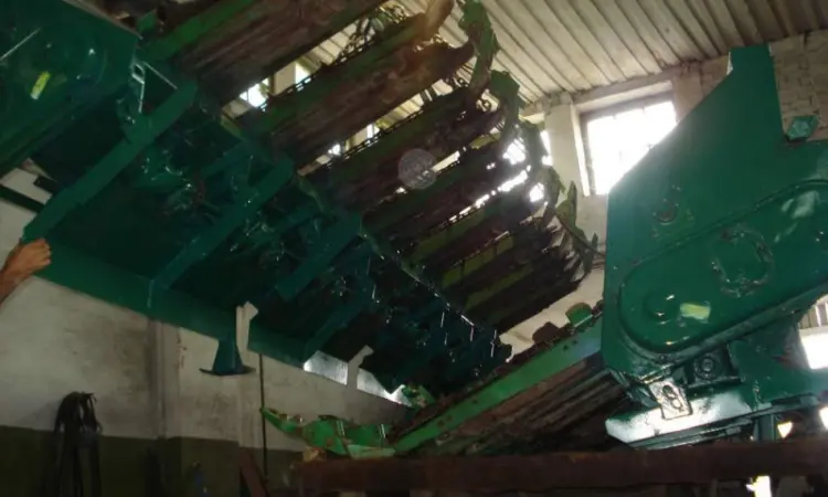 Установка измельчителей на кукурузные жатки John Deere - фото № 3