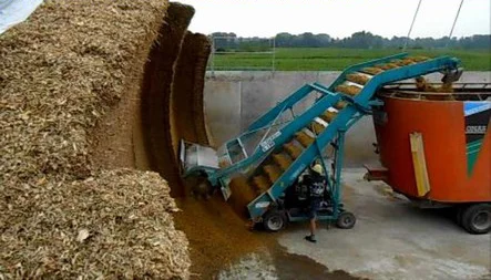 Нарізчик-завантажувач силосних мас «Gonella» - фото № 1