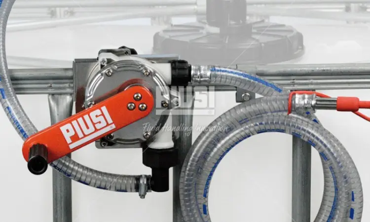 Для AdBlue адблю на єврокуб ручний насос F00332B00 Piusi Hand Pump Side version Італія - фото № 1